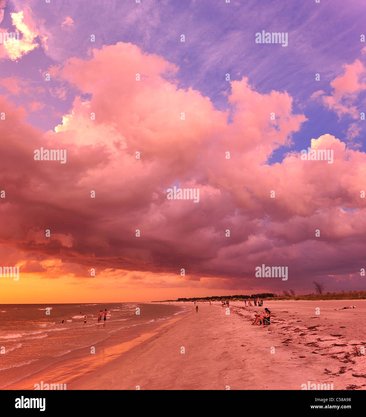 Coucher du soleil, Fort De Soto State Park, près de Saint-Pétersbourg, plage, mer, du golfe du Mexique, la Floride, USA, United States, Amérique, rouge Banque D'Images