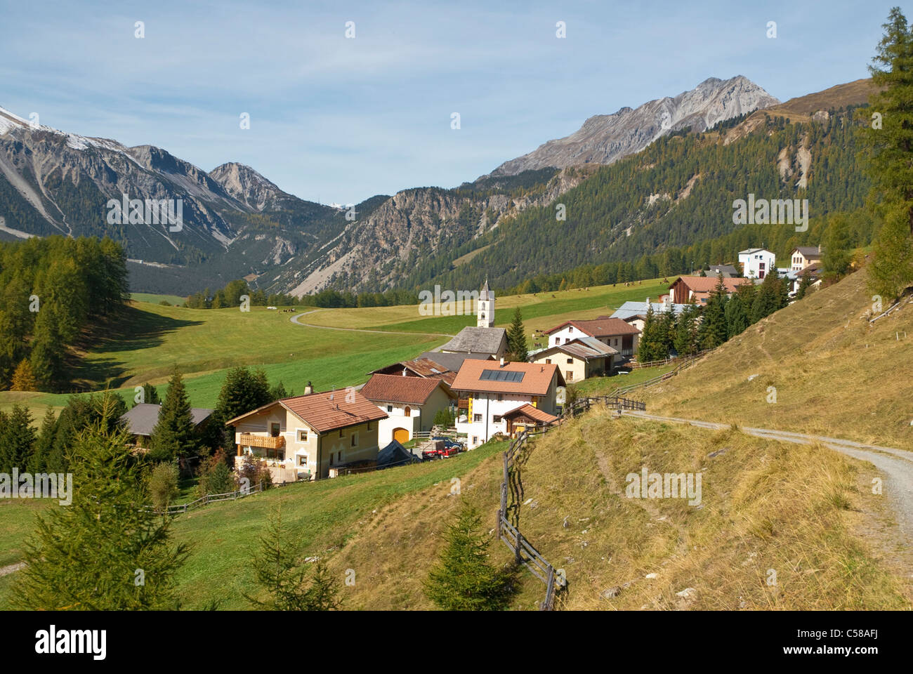 3000, Alpes, village de montagne, montagnes, bois, village de montagne, l'Europe, sommet, pic, église, Grisons, Grisons, canton, un GR Banque D'Images