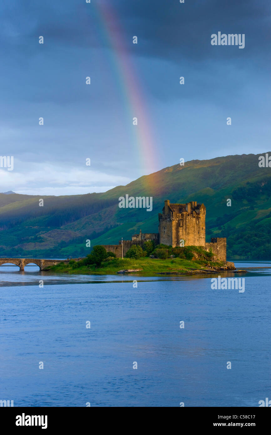 Le Château d'Eilean Donan, Grande Bretagne, Ecosse, Europe, mer, côte, les marées, les inondations, l'île, l'isle, le château, le pont, l'humeur orageuse, Banque D'Images