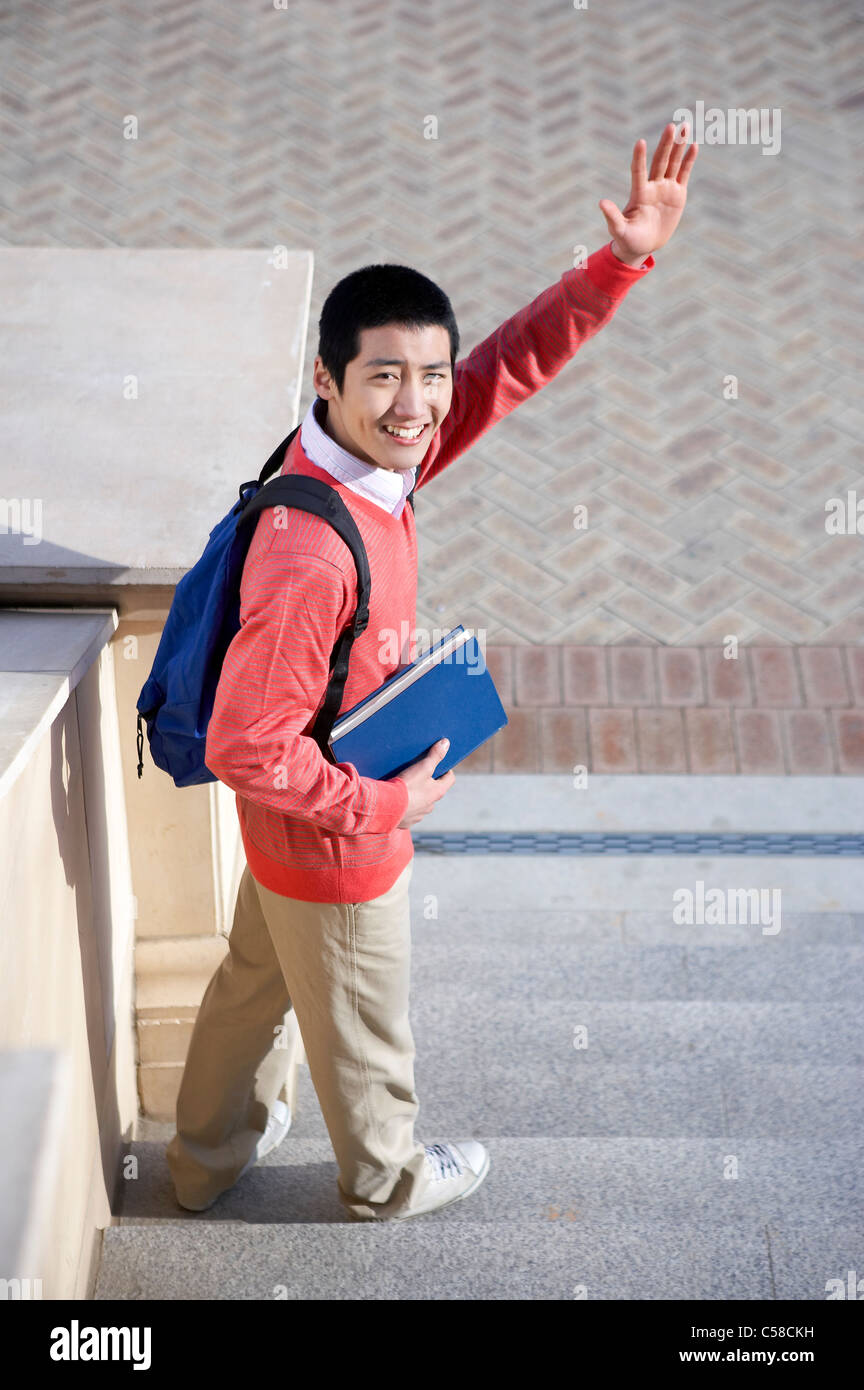 Portrait of teenage boy standing on steps Banque D'Images
