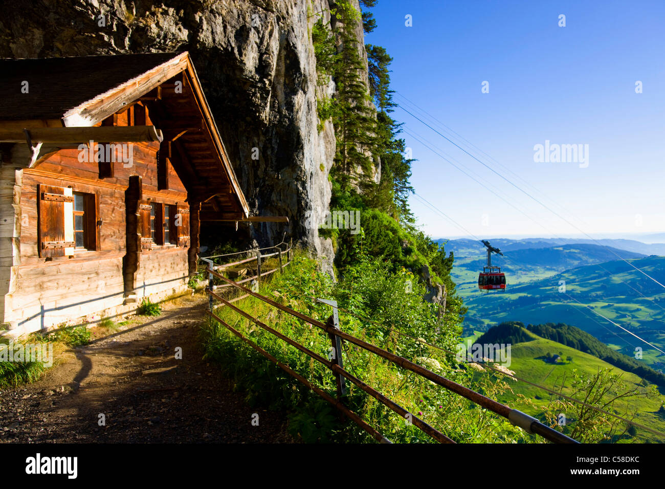 Wildkirchli, Suisse, Europe, canton d'Appenzell Rhodes-Intérieures,., point de vue, l'Alpstein, cave, entrée, hutte, lumière du matin, Banque D'Images