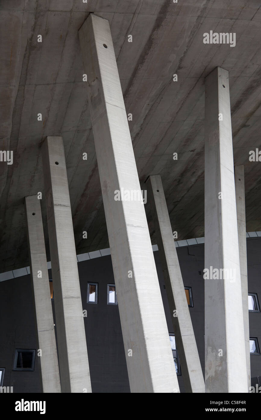 Sous le nouveau saut à ski Holmenkollen, Oslo Norvège 2 Banque D'Images