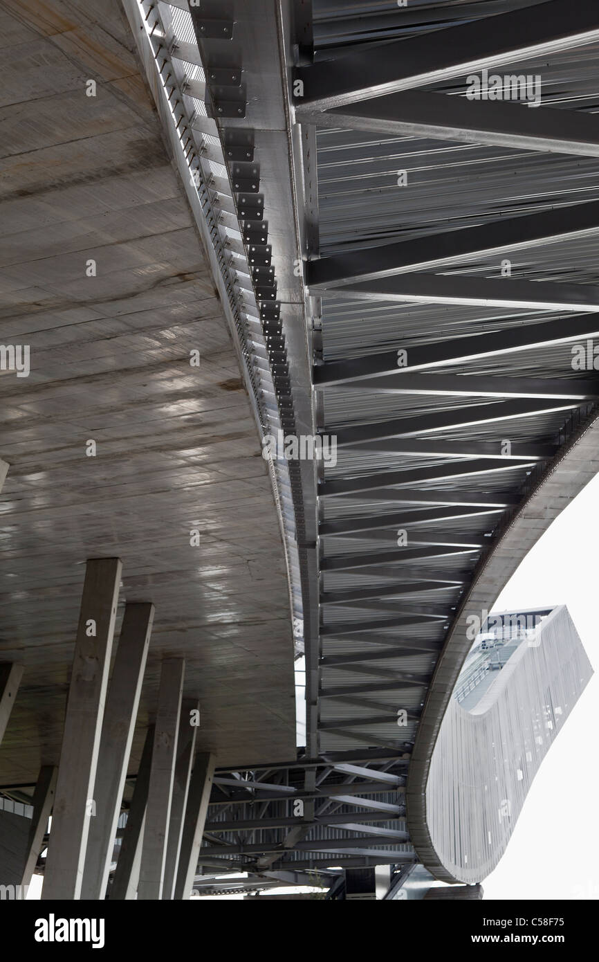 Sous le nouveau saut à ski Holmenkollen, Oslo Norvège 3 Banque D'Images