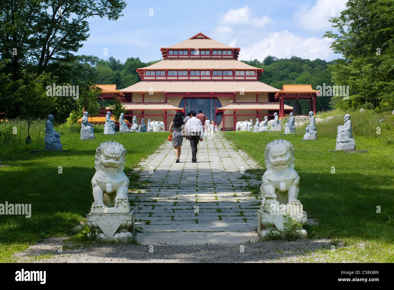Grande salle du Bouddha à Chuang Yen Monastère, plus grand dans l'Est des Etats-Unis, Carmel, Hudson Valley, comté de Putnam, New York State Banque D'Images