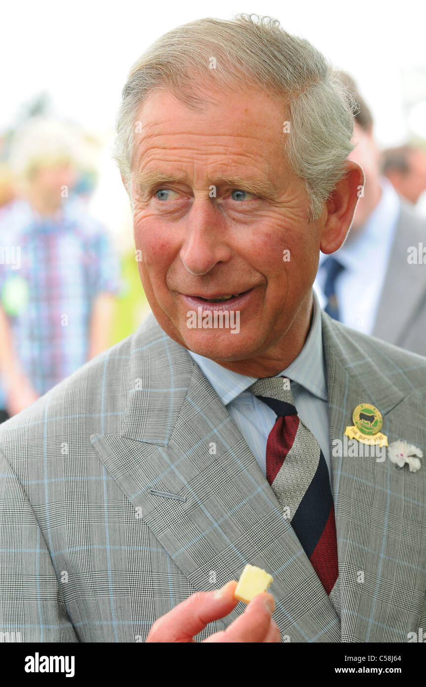 Son Altesse Royale le prince Charles rend visite à la crémerie Dairy Crest Davidstow en Cornouailles. Banque D'Images