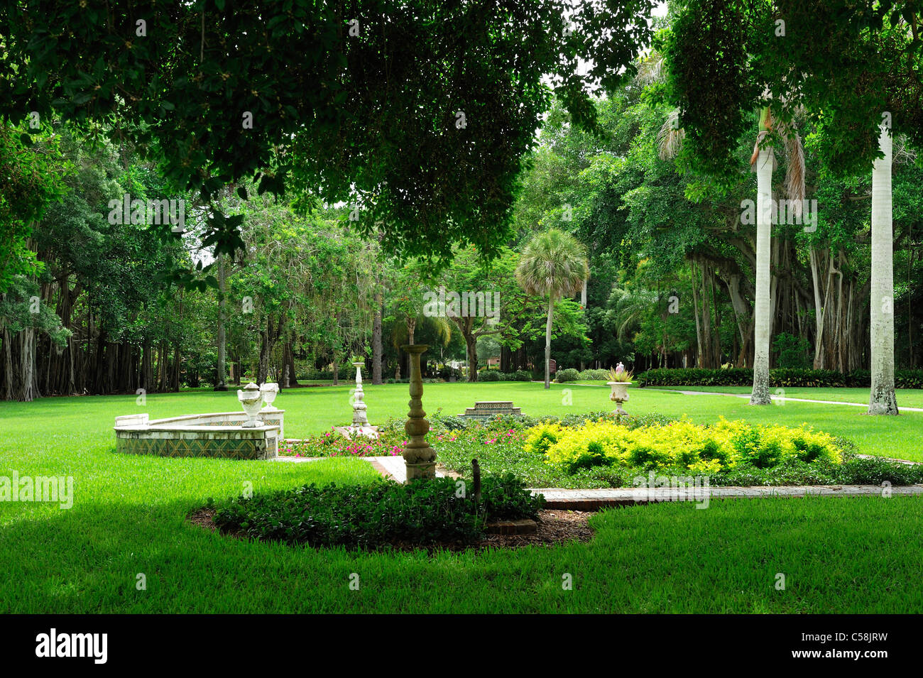 Jardin, la baie de Sarasota, Ringling Mansion, John et Mable Ringling Museum of Art, Sarasota, Floride, USA, United States, Amérique, t Banque D'Images