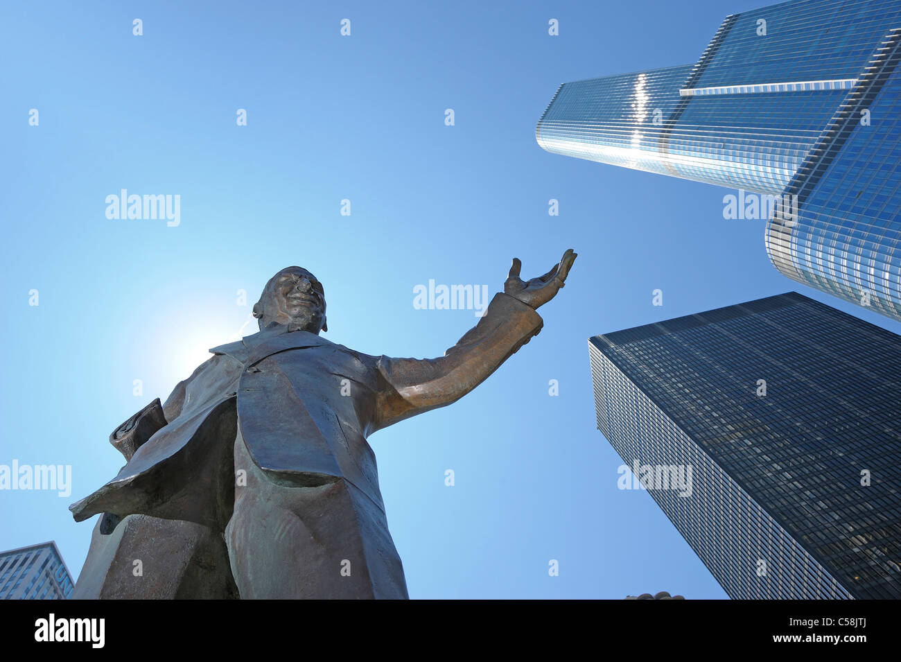 Bronze, statue, Irv Kupcinet, pointage, Trump International Hotel, tour, bâtiment, Chicago, Illinois, USA, United States, Ameri Banque D'Images