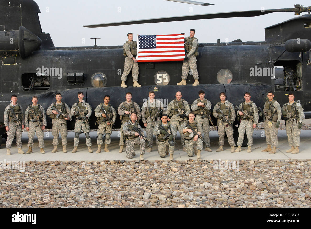 Le 2e Bataillon de Rangers au cours de la 2008 déploiement en Afghanistan. (Le s.. Petry, 2ème rangée à partir de la 3ème à gauche). Banque D'Images