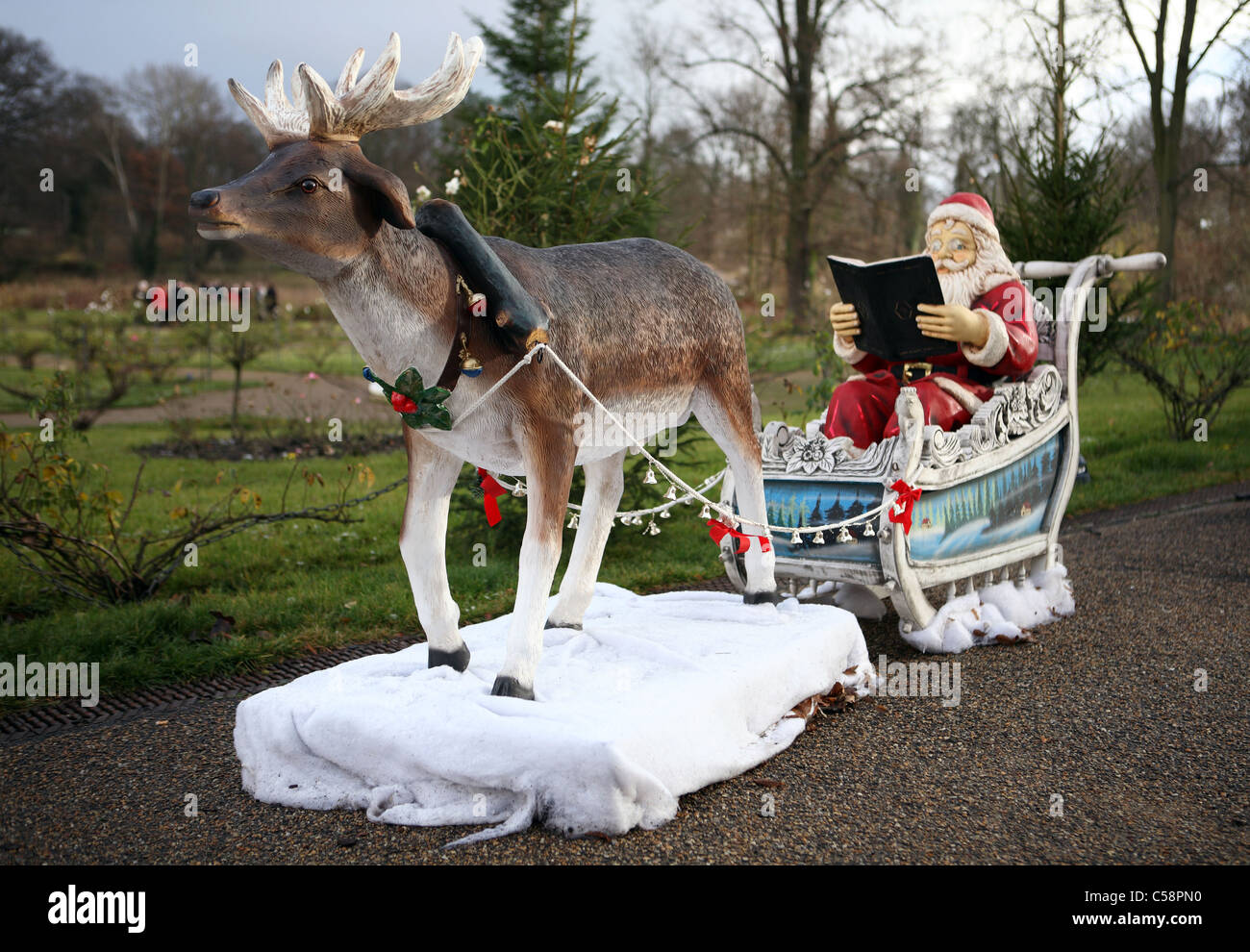 Sculpture du Père Noël dans son traîneau de rennes, Potsdam, Allemagne Banque D'Images