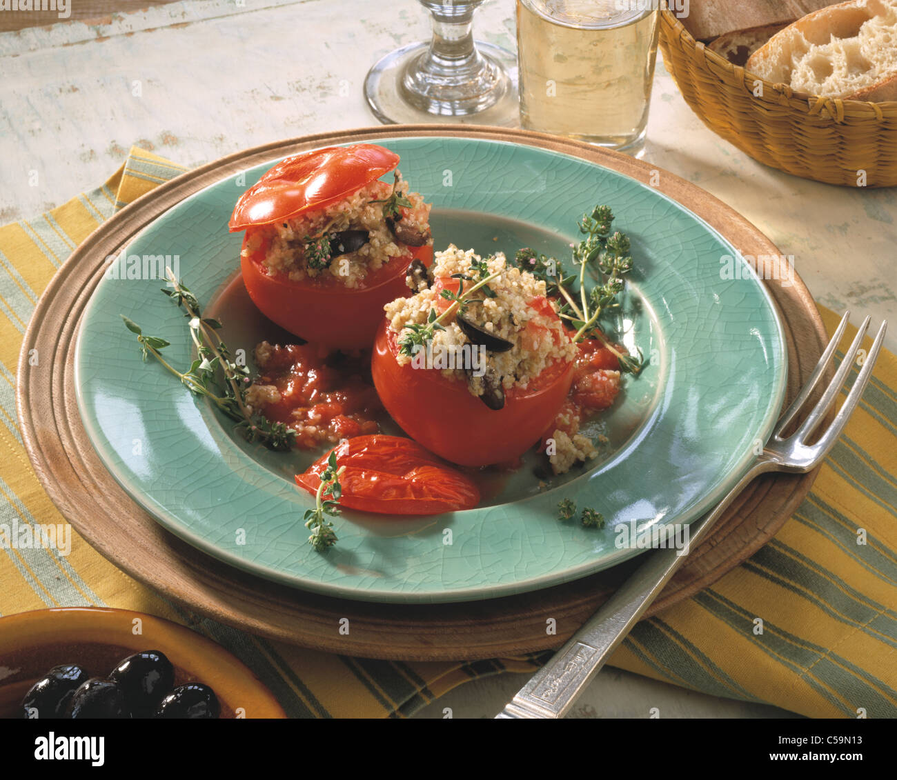 Tomates braisées avec du boulghour - olive - remplissage Banque D'Images