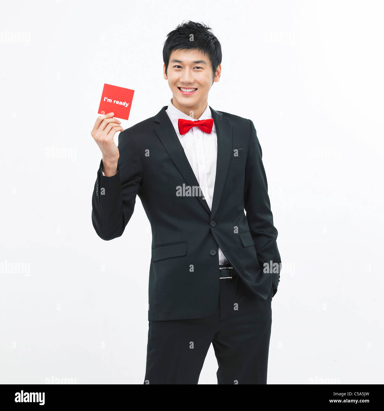 Portrait of young man holding card Banque D'Images
