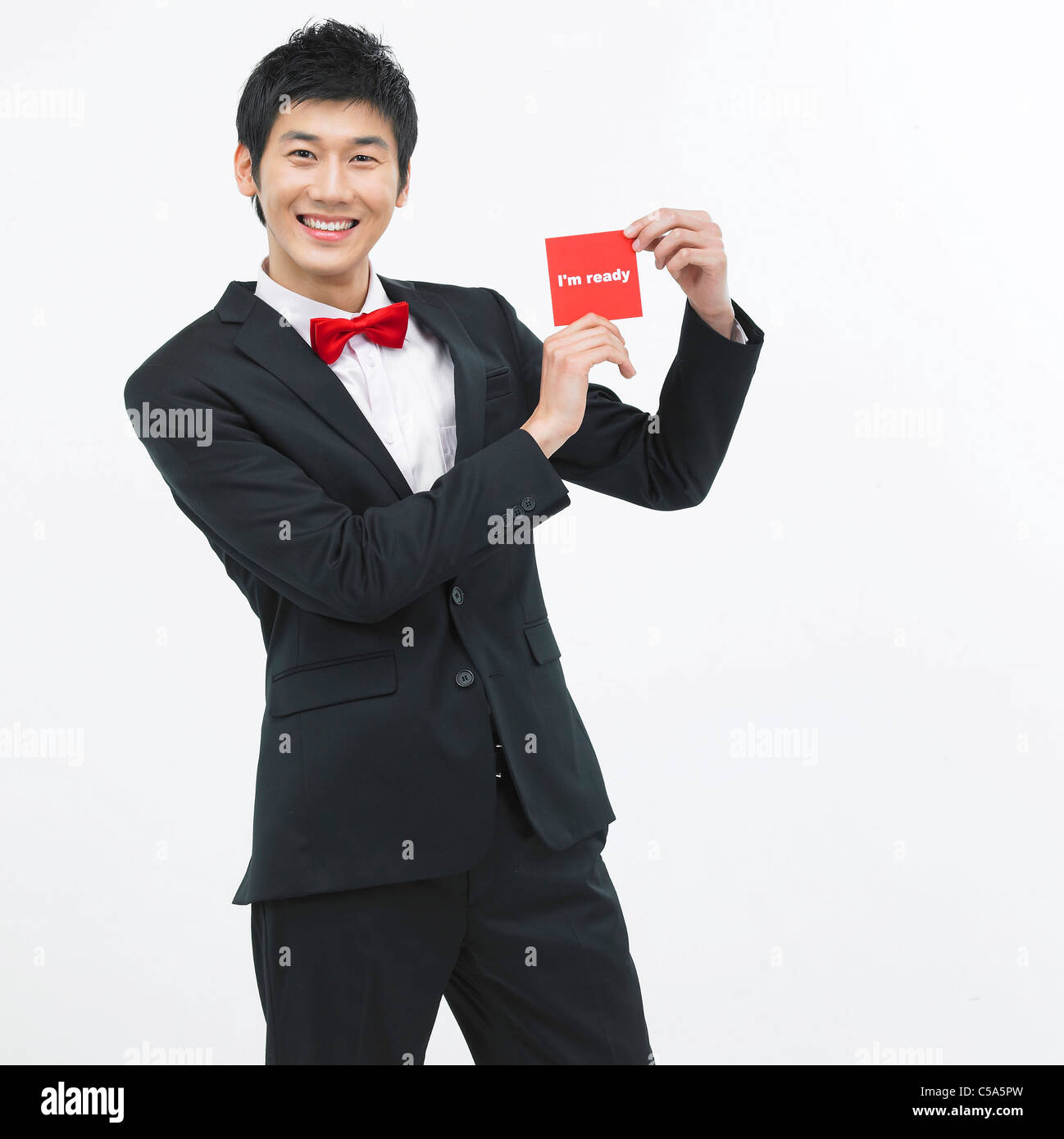 Portrait of young man holding card Banque D'Images