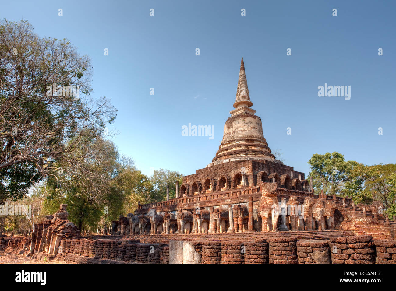 Wat Chang Lom, Si Satchanalai Hostorical Park, Sukhothai, Thaïlande Banque D'Images