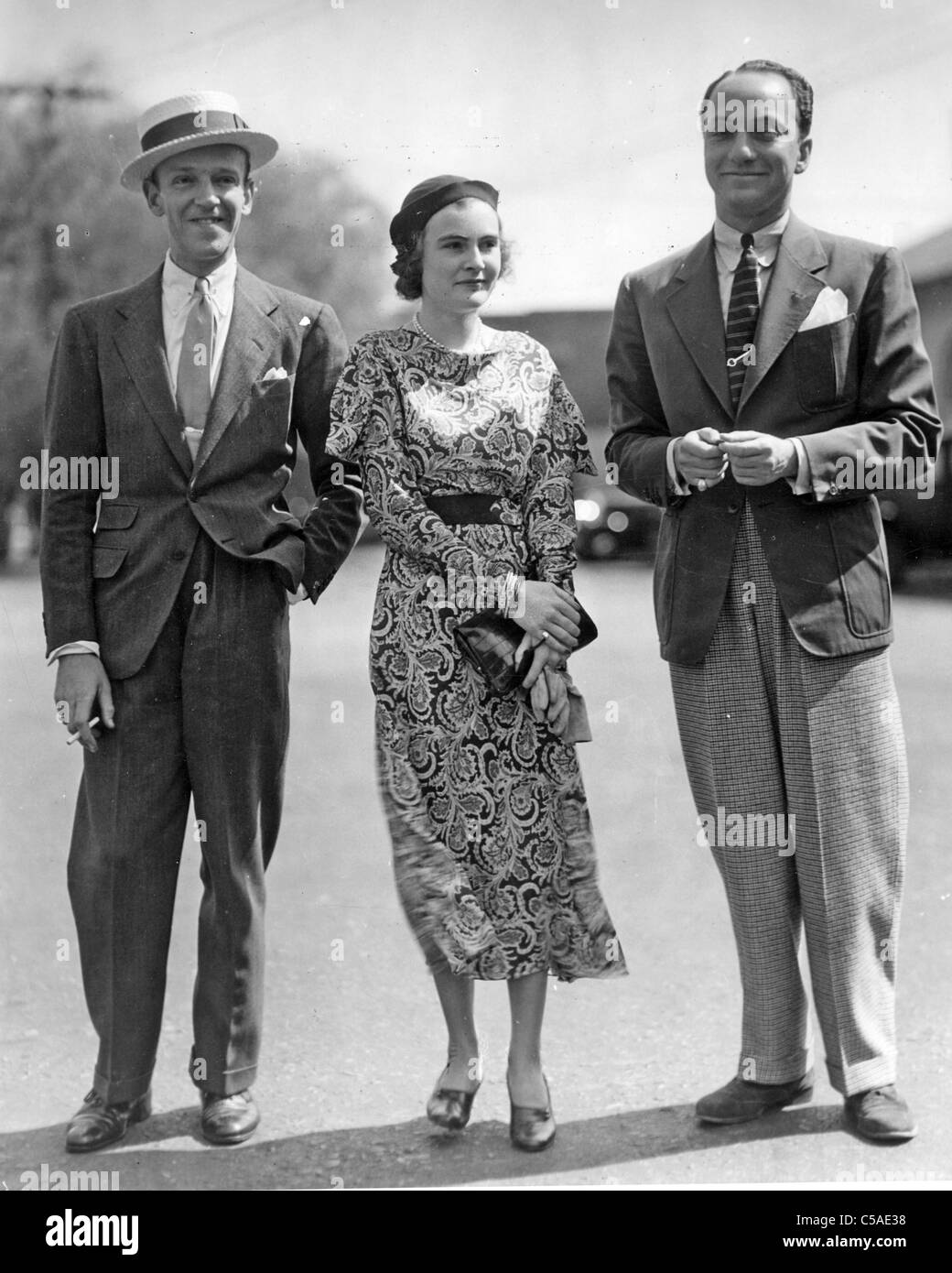 FRED ASTAIRE (à droite) première épouse Phyllis Baker et ami Jerry Asher à MGM Studios en 1933 tout en travaillant sur Dancing Lady Banque D'Images