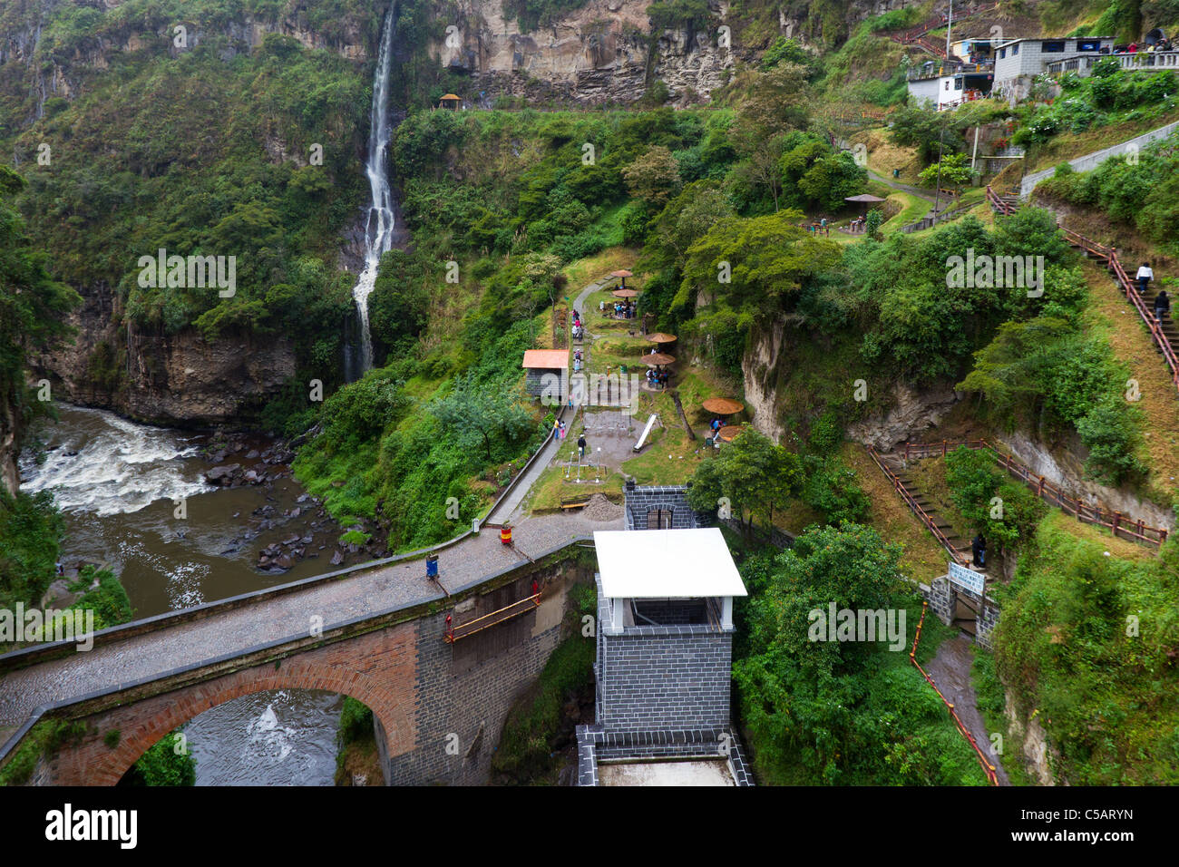 Las Lajas sanctuaire est une basilique église située dans le sud de la Colombie construit de l'intérieur le canyon de la rivière Guaiatara Banque D'Images