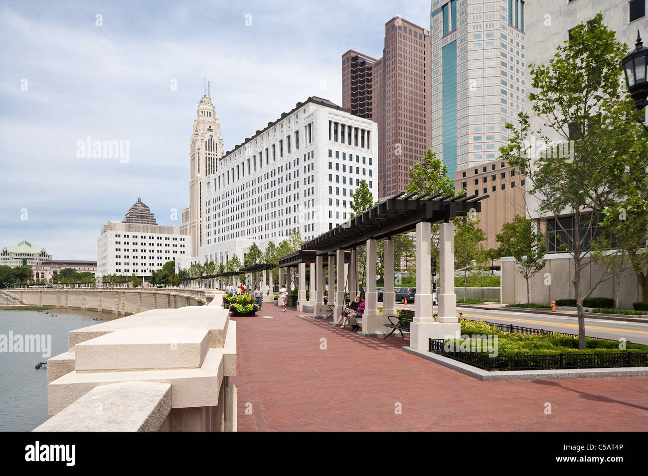 Le centre-ville de Columbus vu depuis le parc Scioto Mile. Banque D'Images