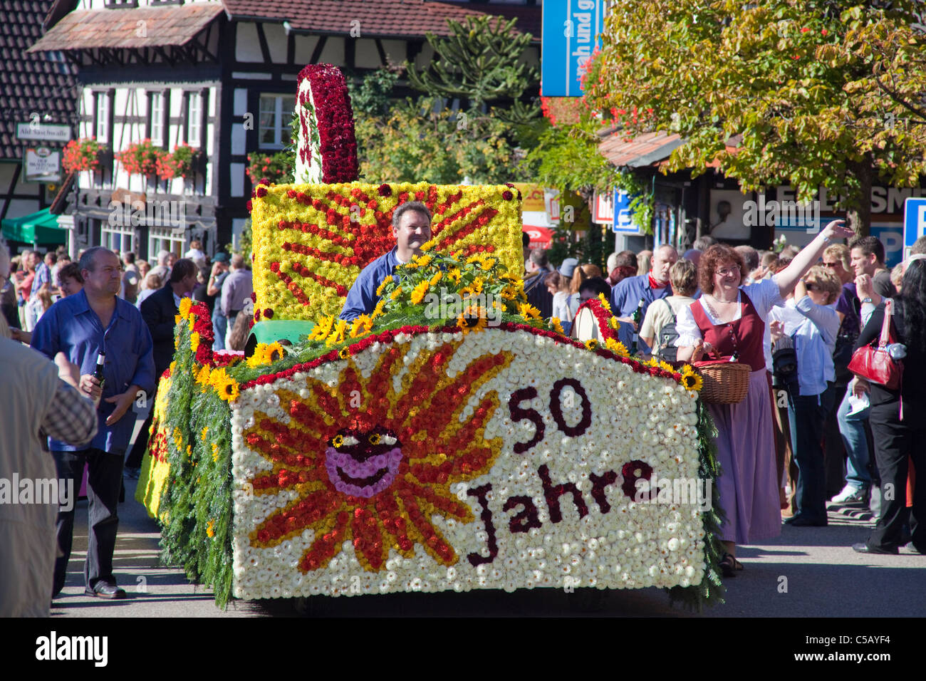 Festwagen, Festumzug, Erntedankfest und Weinfest im Schwarzwald, float harvest festival Thanksgiving Day, Forêt Noire Banque D'Images