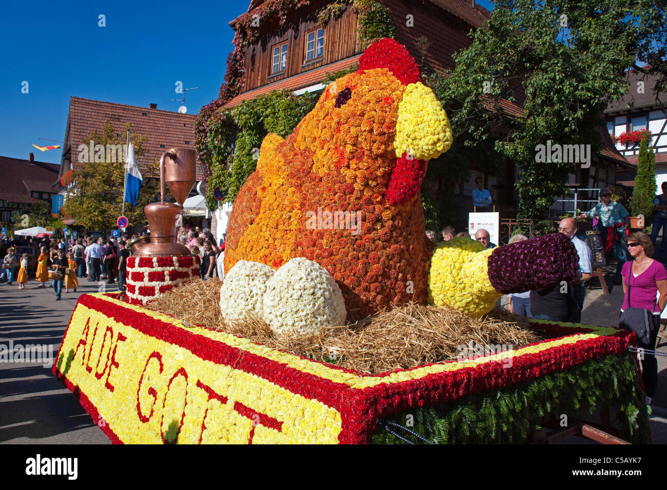 Festumzug auf Erntedankfest Weinfest, Schwarzwald, flotteur en fête des vendanges Fête de Forêt Noire Banque D'Images
