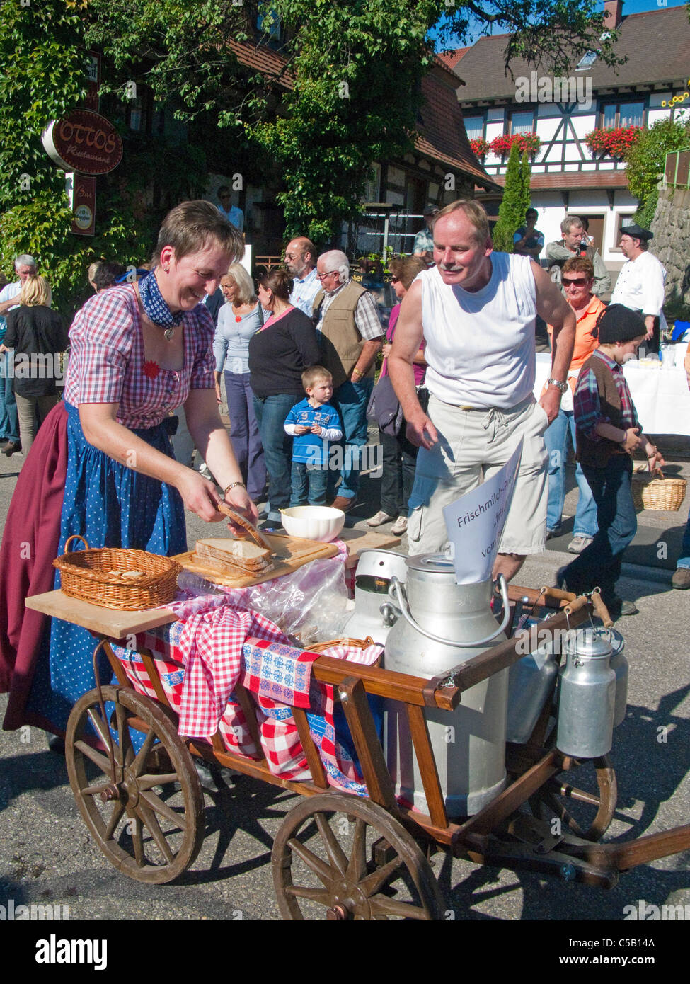 Festumzug Erntedankfest und Weinfest, à Sasbachwalden Schwarzwald, Harvest Festival, jour de Thanksgiving, Forêt-Noire Banque D'Images