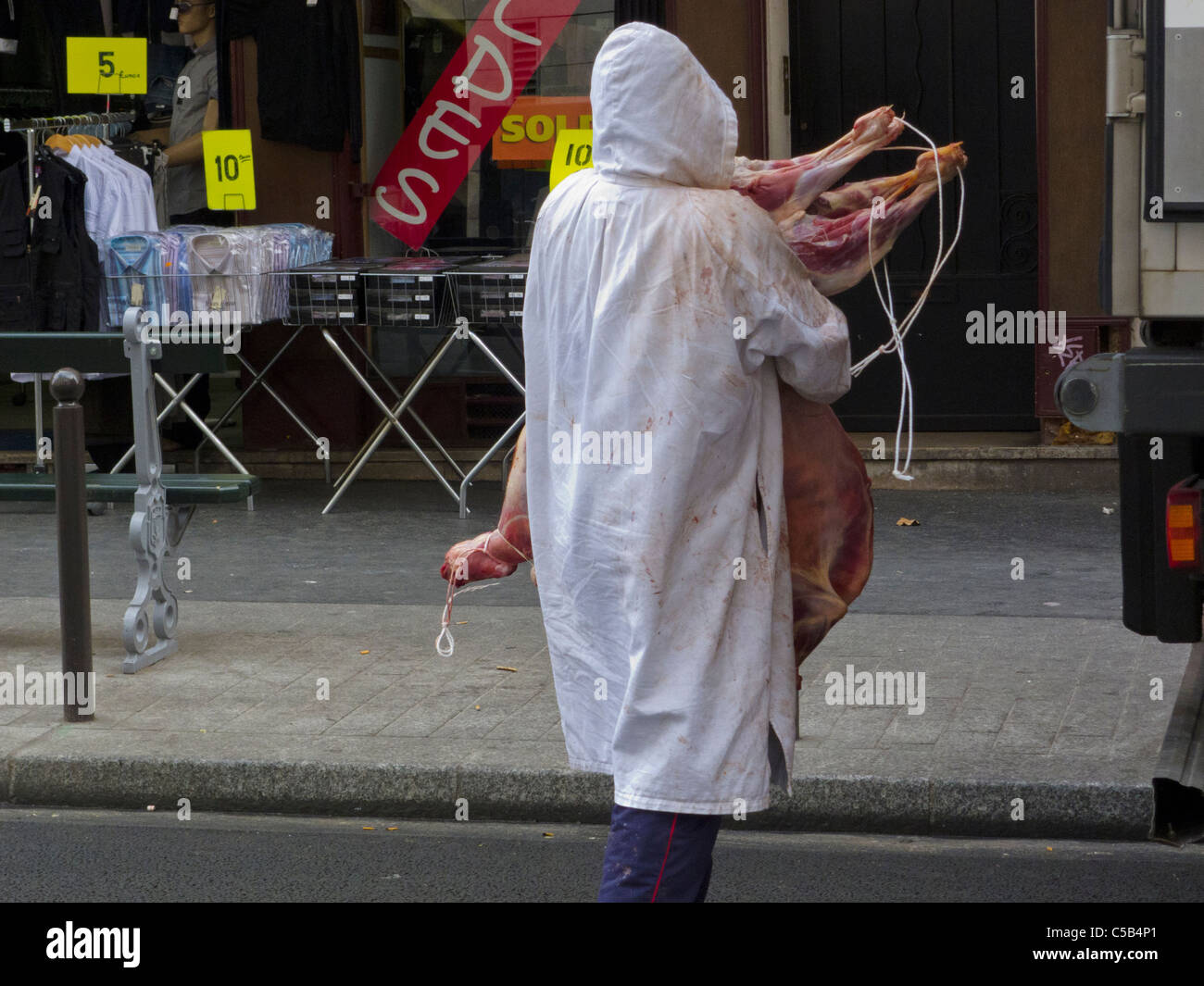 Paris, France, la boucherie, l'homme de faire la livraison des