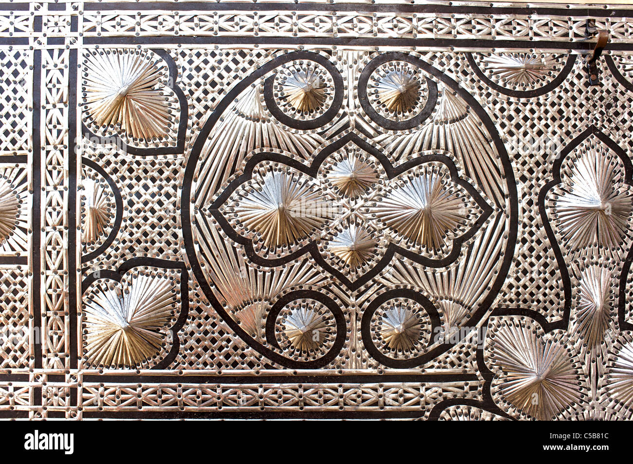 Boîte de métal ouvragé, Samarkand, Ouzbékistan Banque D'Images