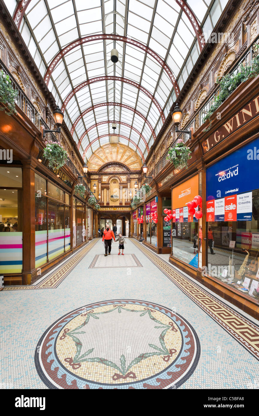 Boutiques dans l'Arcade centrale off Grainger Street dans le centre-ville, Grainger Town, Newcastle upon Tyne, Tyne and Wear, Royaume-Uni Banque D'Images