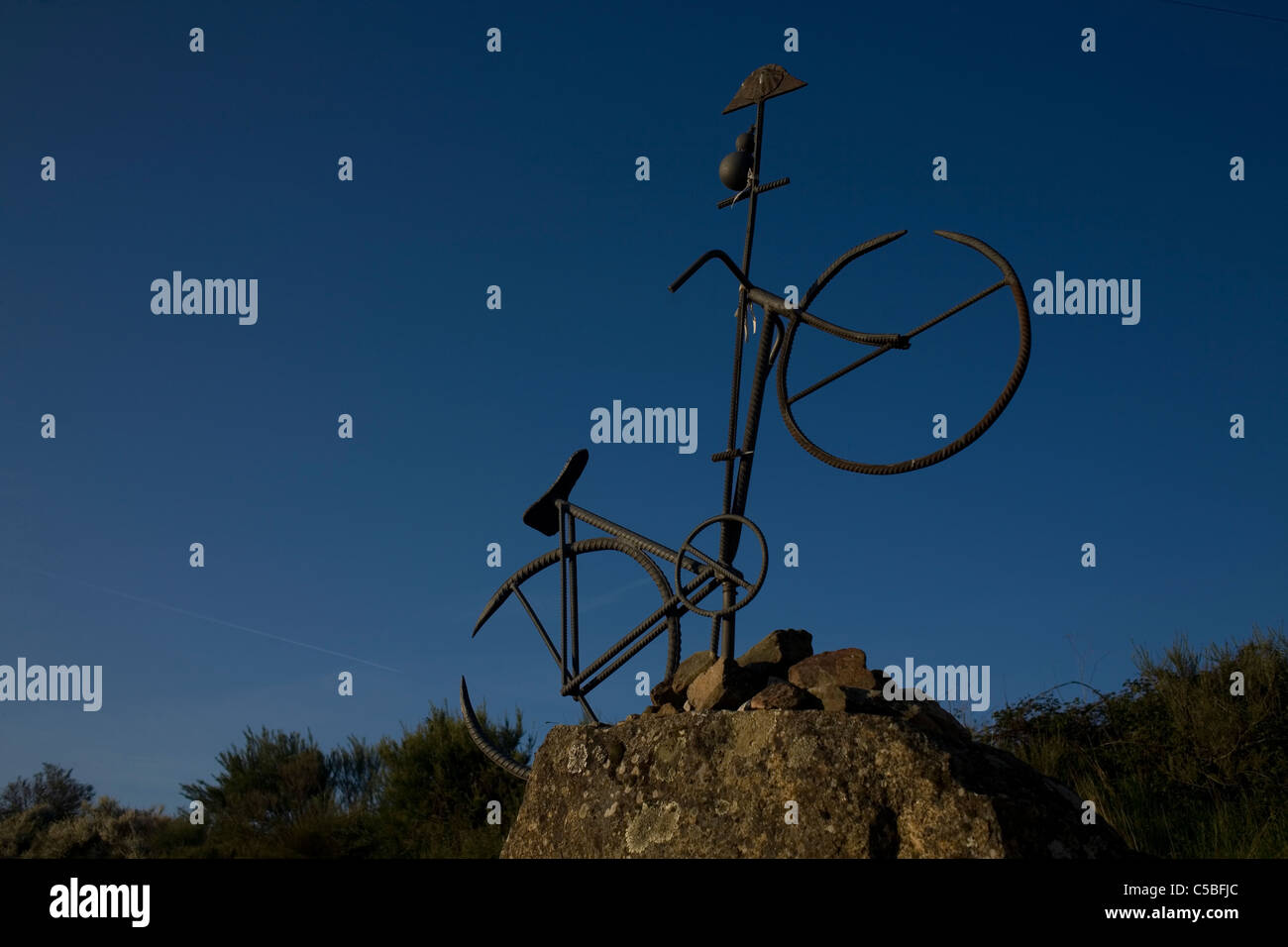 Une sculpture d'une location s'affiche dans le chemin de Saint-Jacques de Compostelle, région de El Bierzo, Castilla y Leon, Espagne, le 9 mai 2011. Banque D'Images