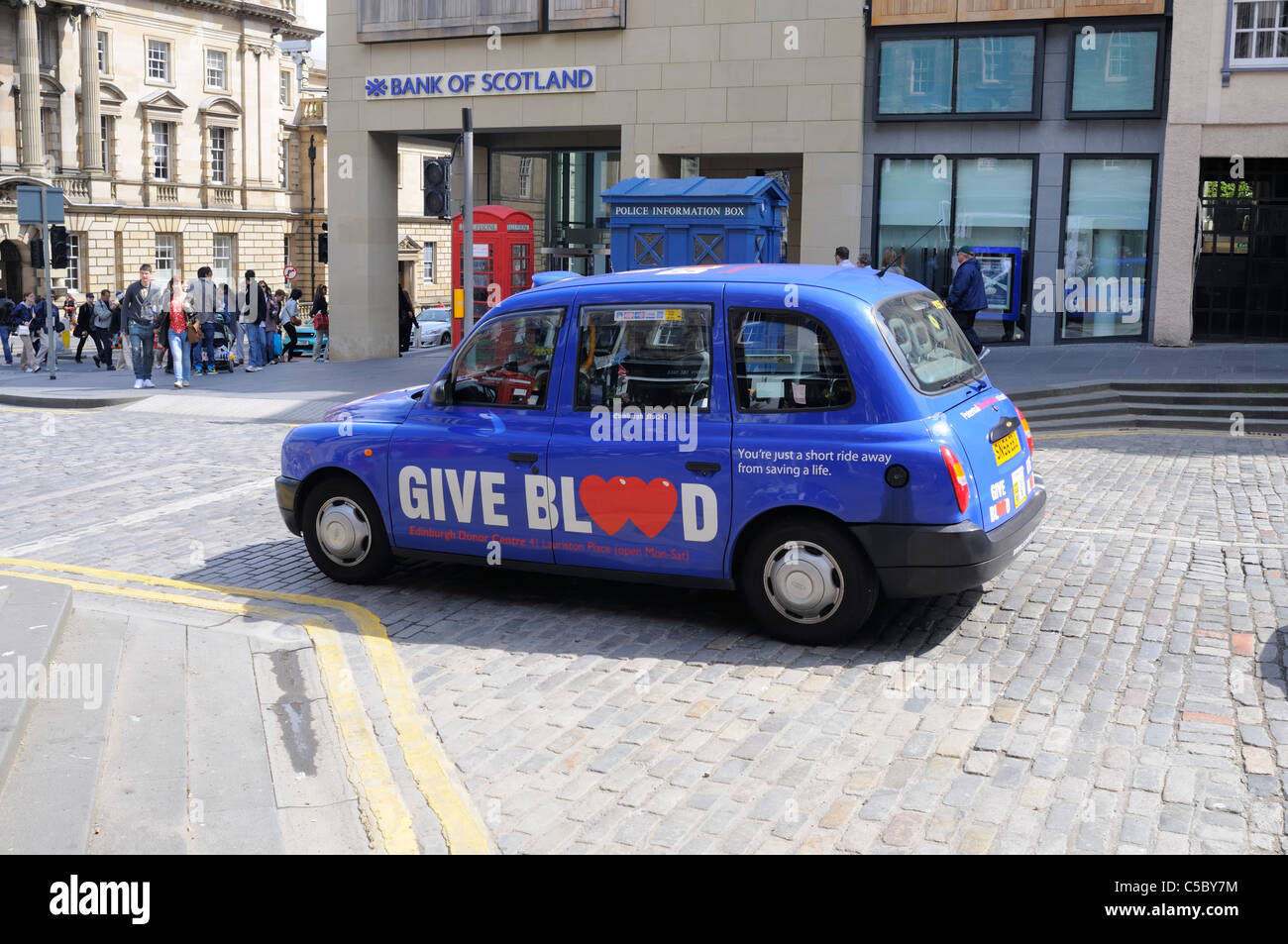 Edimbourg Ecosse Hackney Publicité Scotblood Taxi - Scottish National Blood Transfusion Service Banque D'Images