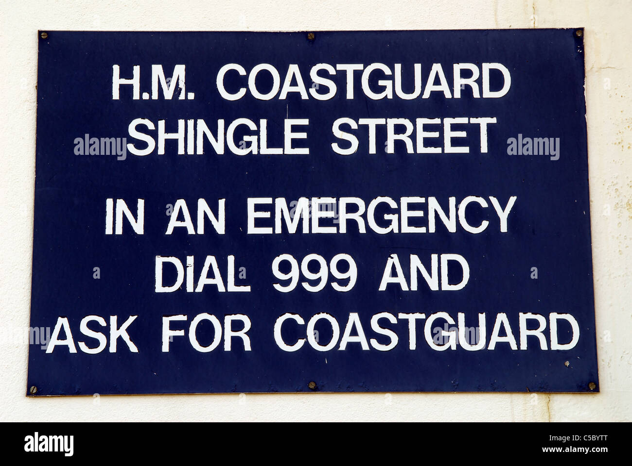 Garde-côtes H.M., signe de la rue bardeau, Suffolk, UK. Banque D'Images