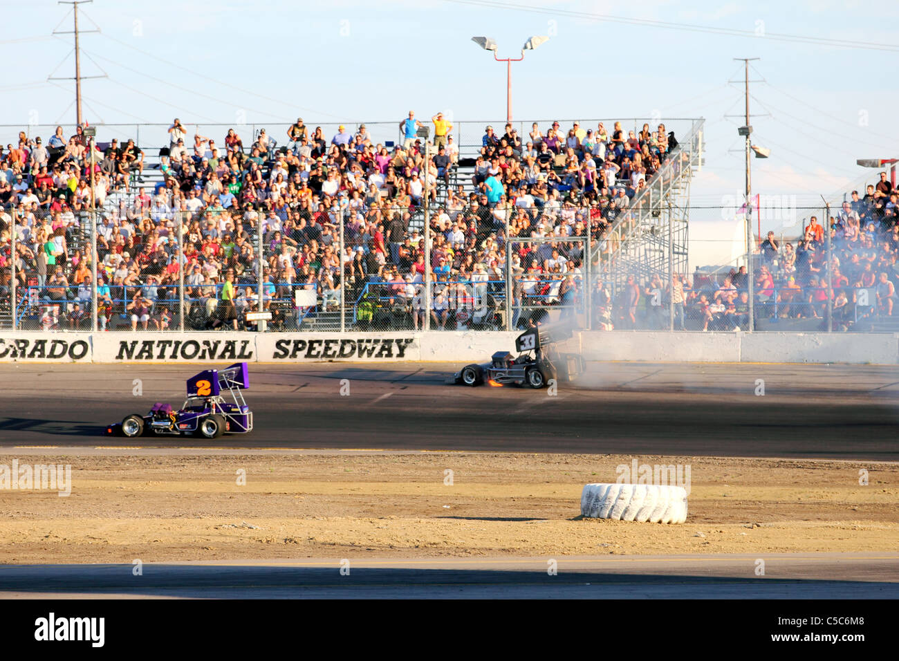 Denver, Colorado - Chris Sheil's # 33 ERA Supermodified race car prend feu après avoir fait sauter un moteur Banque D'Images