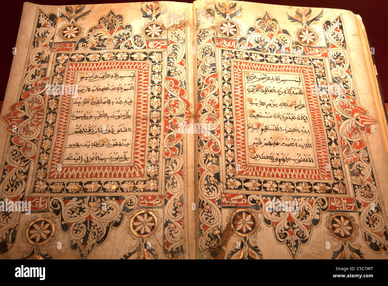 Coran, ancien Musée des Arts Islamiques, Muzium Islam Kesenian, Kuala Lumpur, Malaisie Banque D'Images