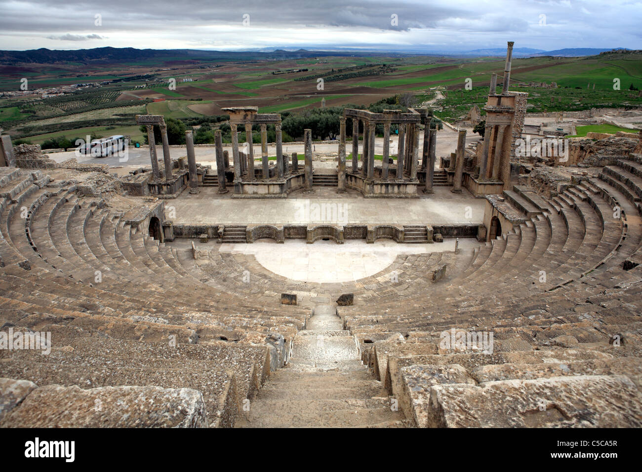 Théâtre romain (168 AD), Dougga (Thugga), UNESCO World Heritage Site, Tunisie Banque D'Images