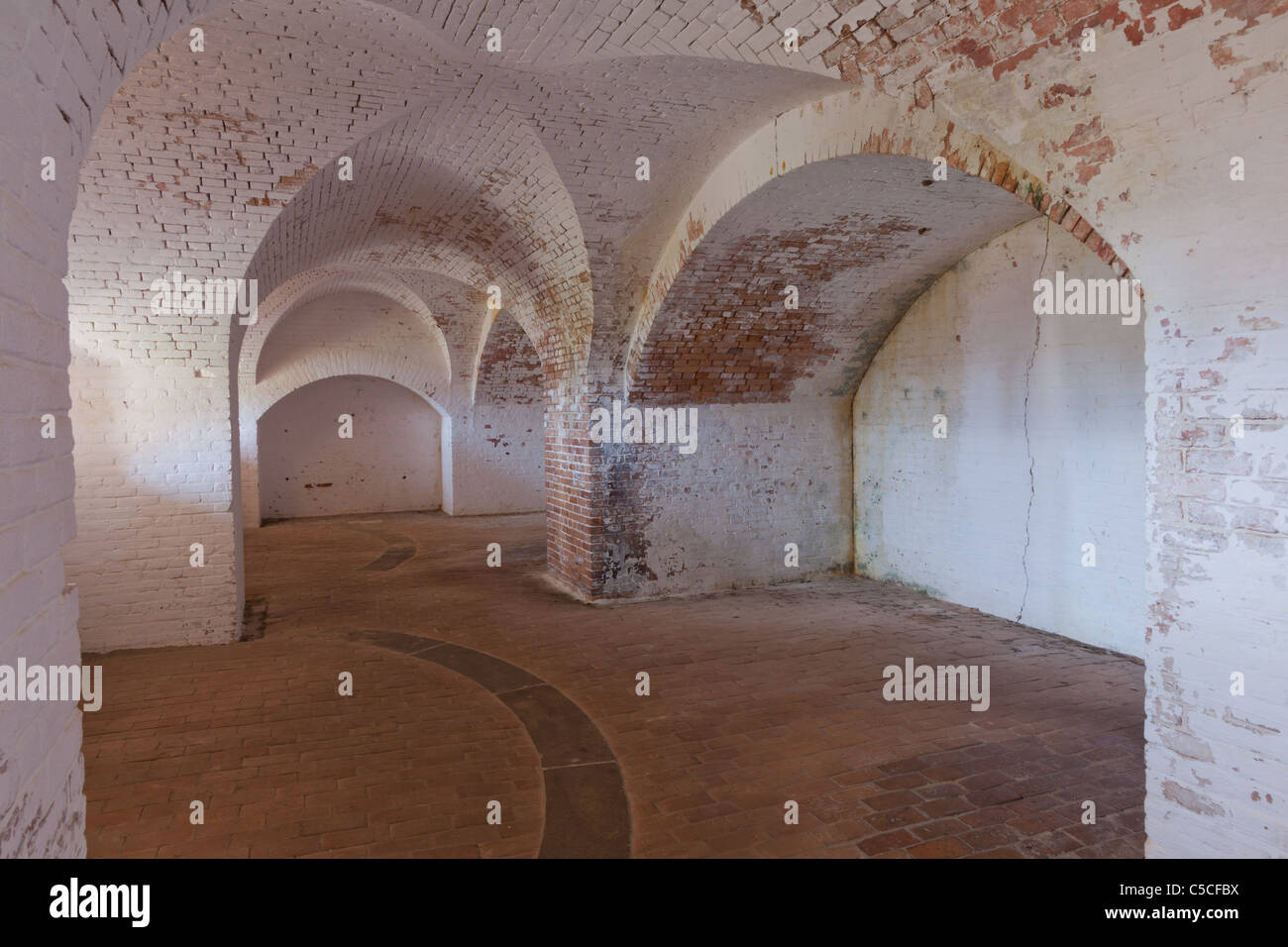 Grande salle pour les emplacements de canons à l'intérieur de Fort Barrancas de Pensacola, Floride Banque D'Images