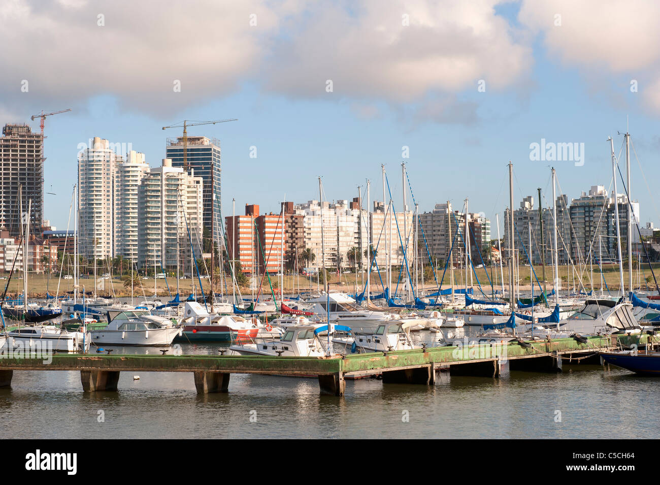 Montevideo, Uruguay et skyline marina, l'Amérique du Sud Banque D'Images
