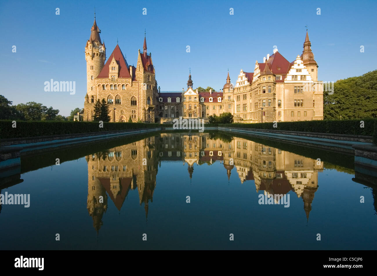 Château fabuleux à Moszna, près de Opole, Silésie, Pologne Banque D'Images