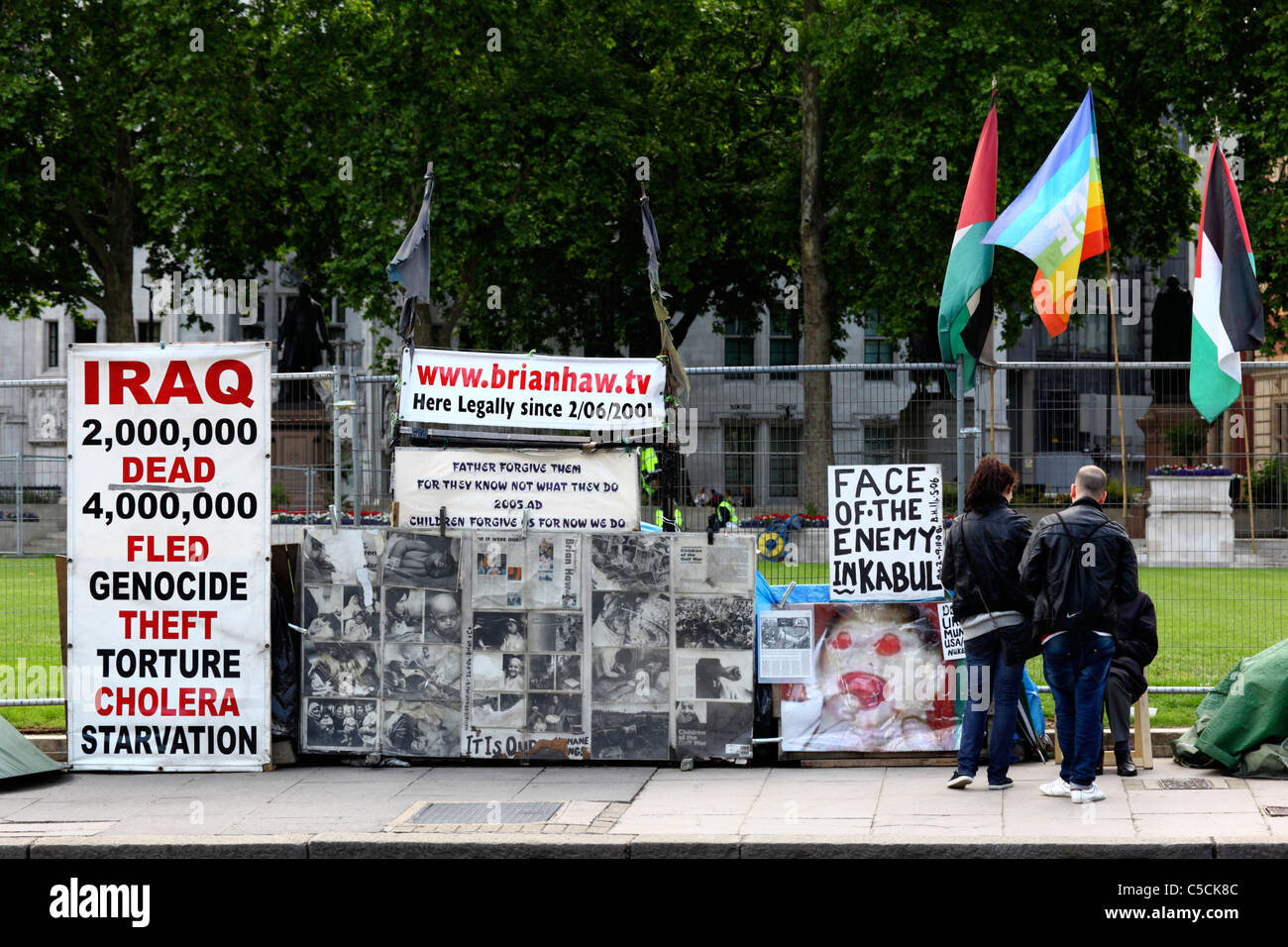 Vue de la campagne de paix de Parliament Square / camp de paix de Brian Haw, Parliament Square, Westminster, Londres, Royaume-Uni Banque D'Images