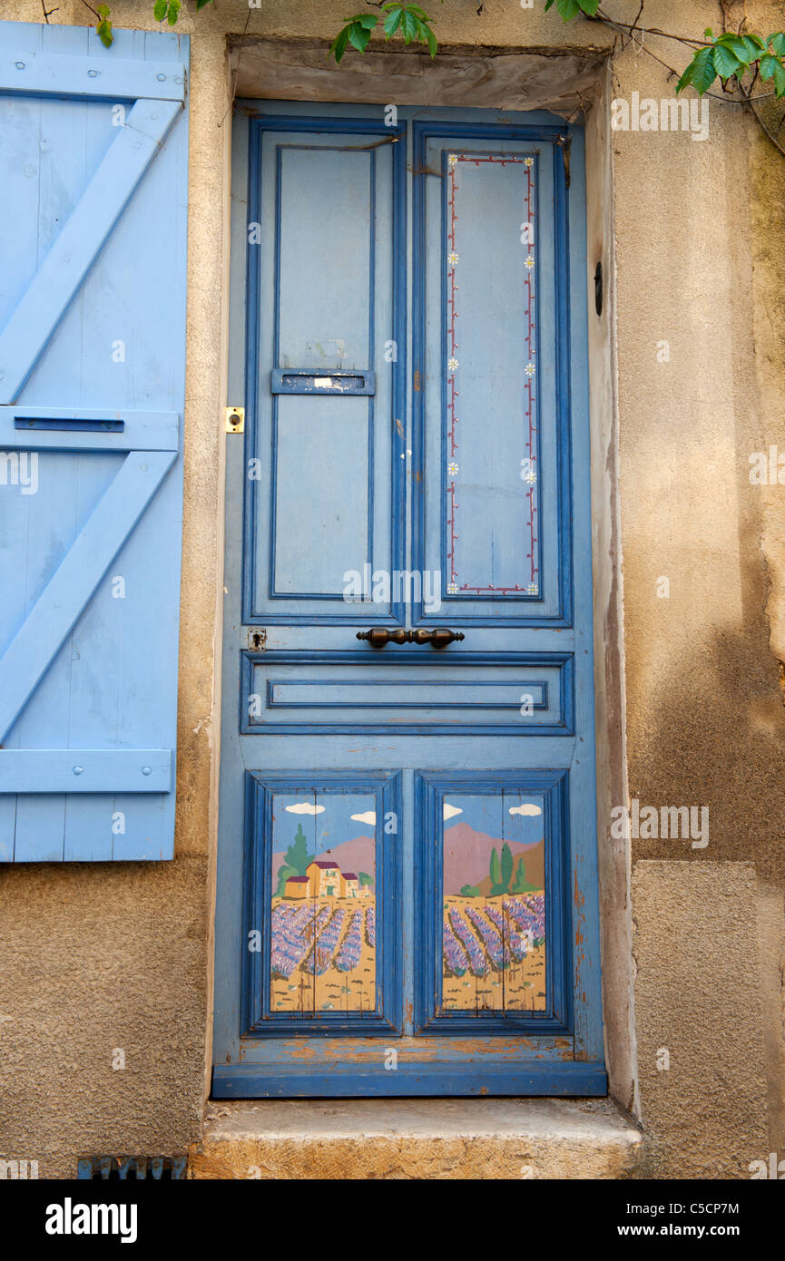 Couleur lavande porte avant dans la Provence française Banque D'Images