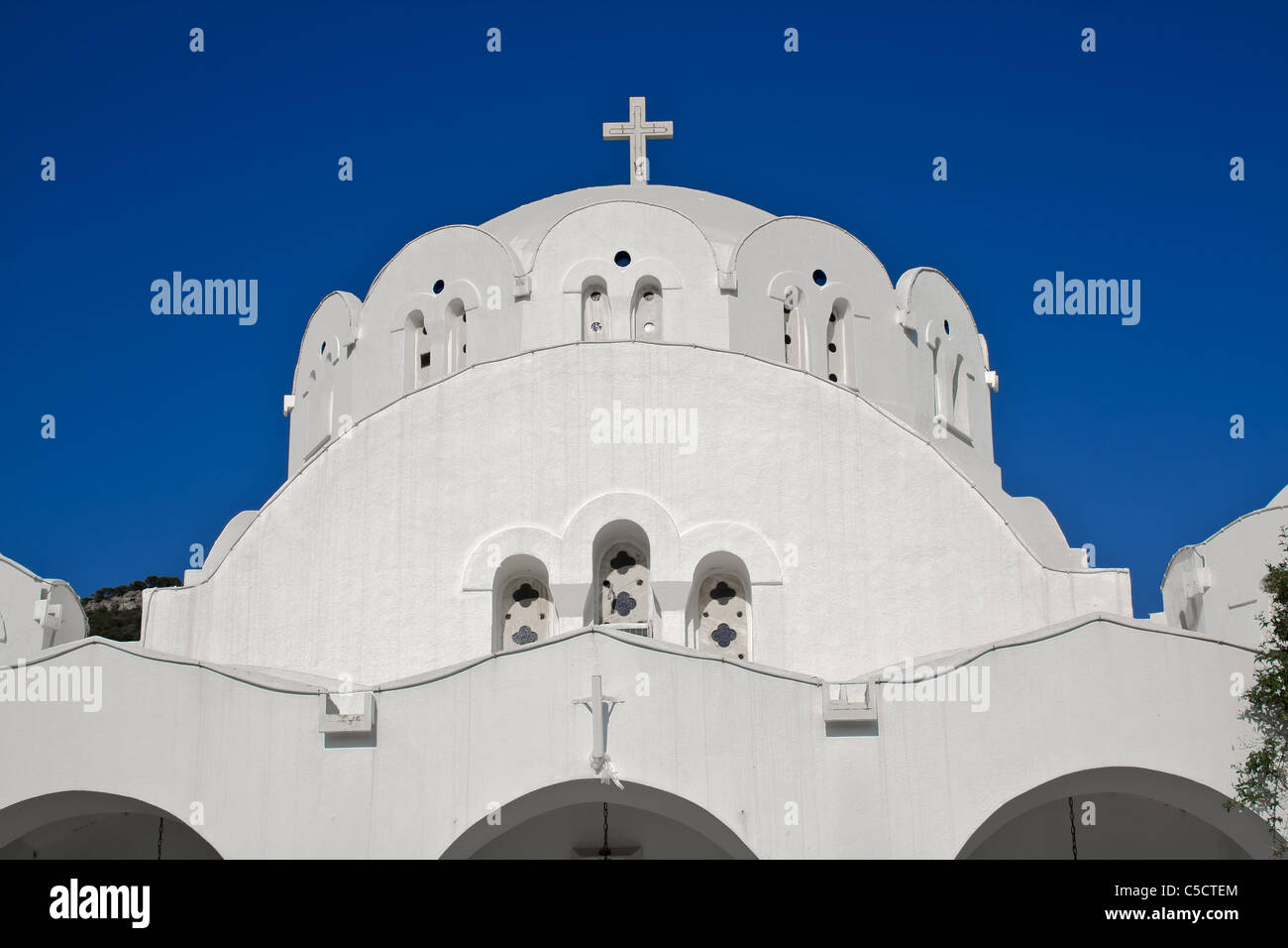Belle église détail contre le ciel bleu en Grèce Banque D'Images