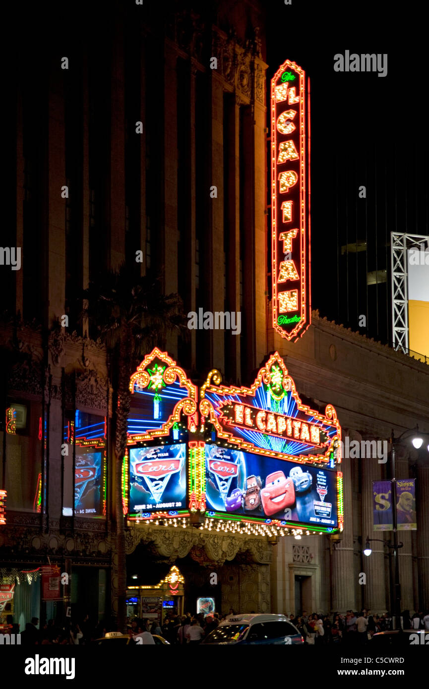 Un coup de nuit de l'El Capitan Theatre sur Hollywood Boulevard, Hollywood, Californie, USA Banque D'Images