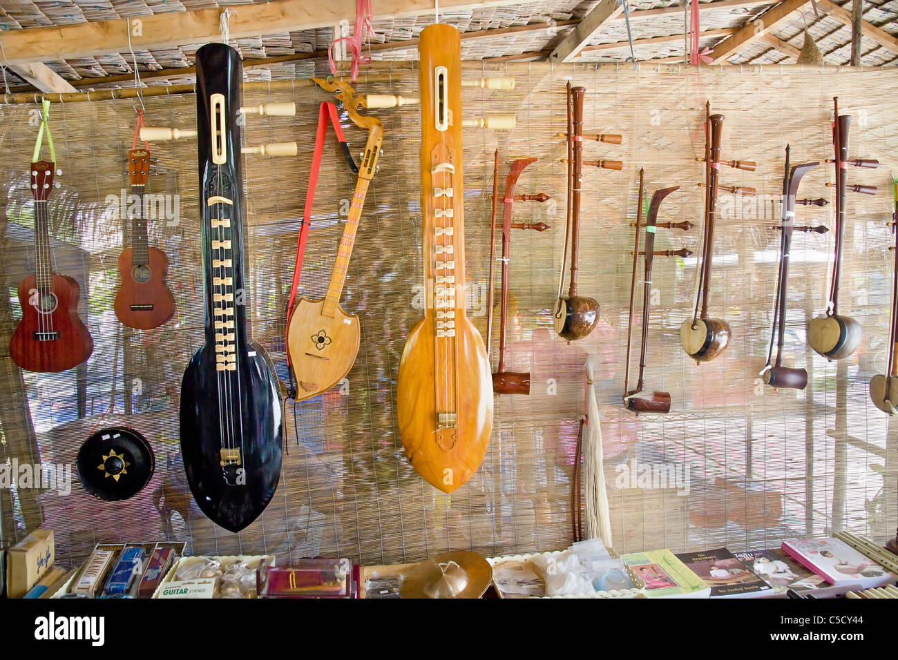 Le commerce avec des instruments de musique traditionnels Banque D'Images