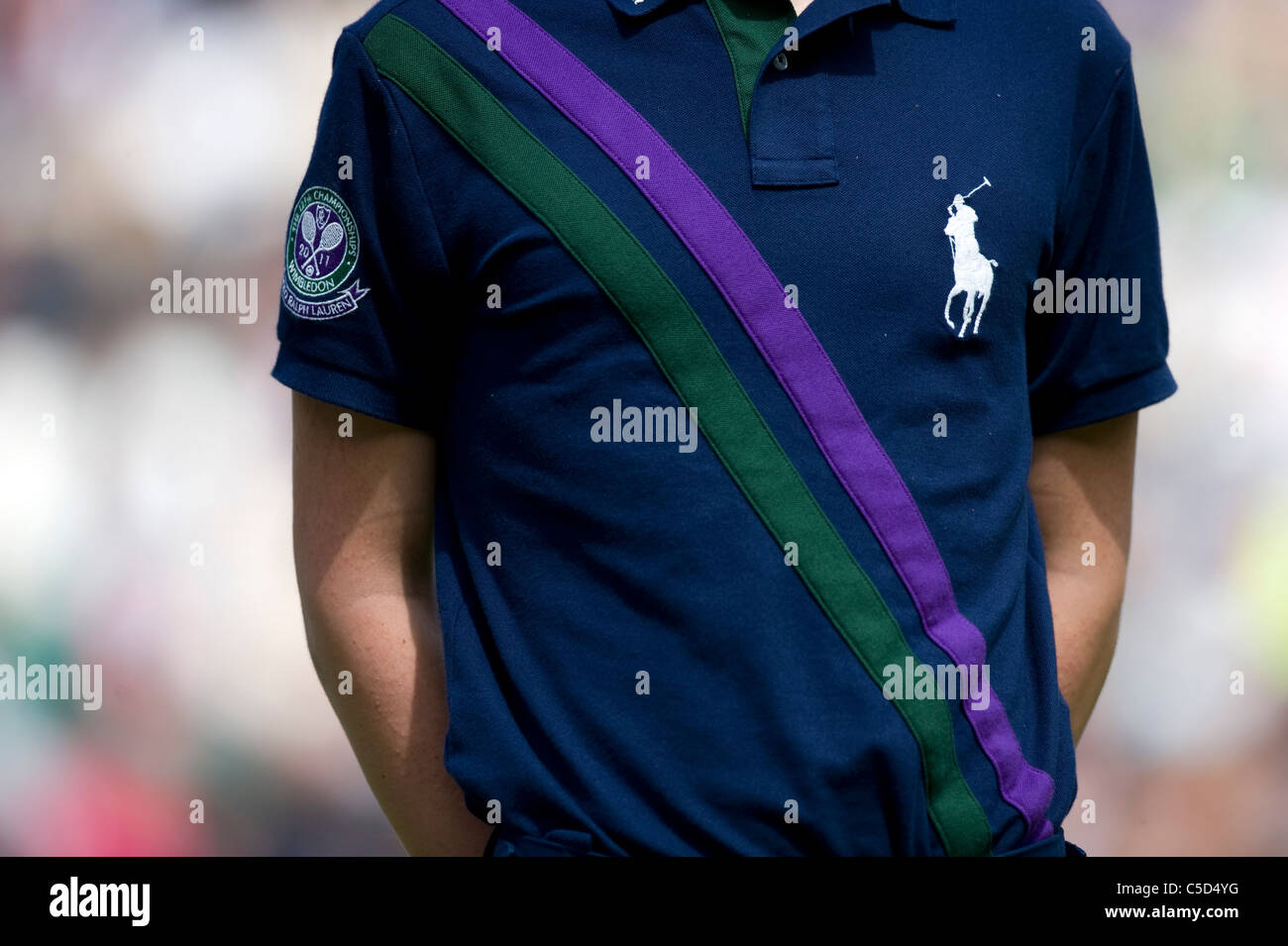 Polo Ralph Lauren chemise garçon balle détaillé au cours de la 2011  Championnats de tennis de Wimbledon Photo Stock - Alamy