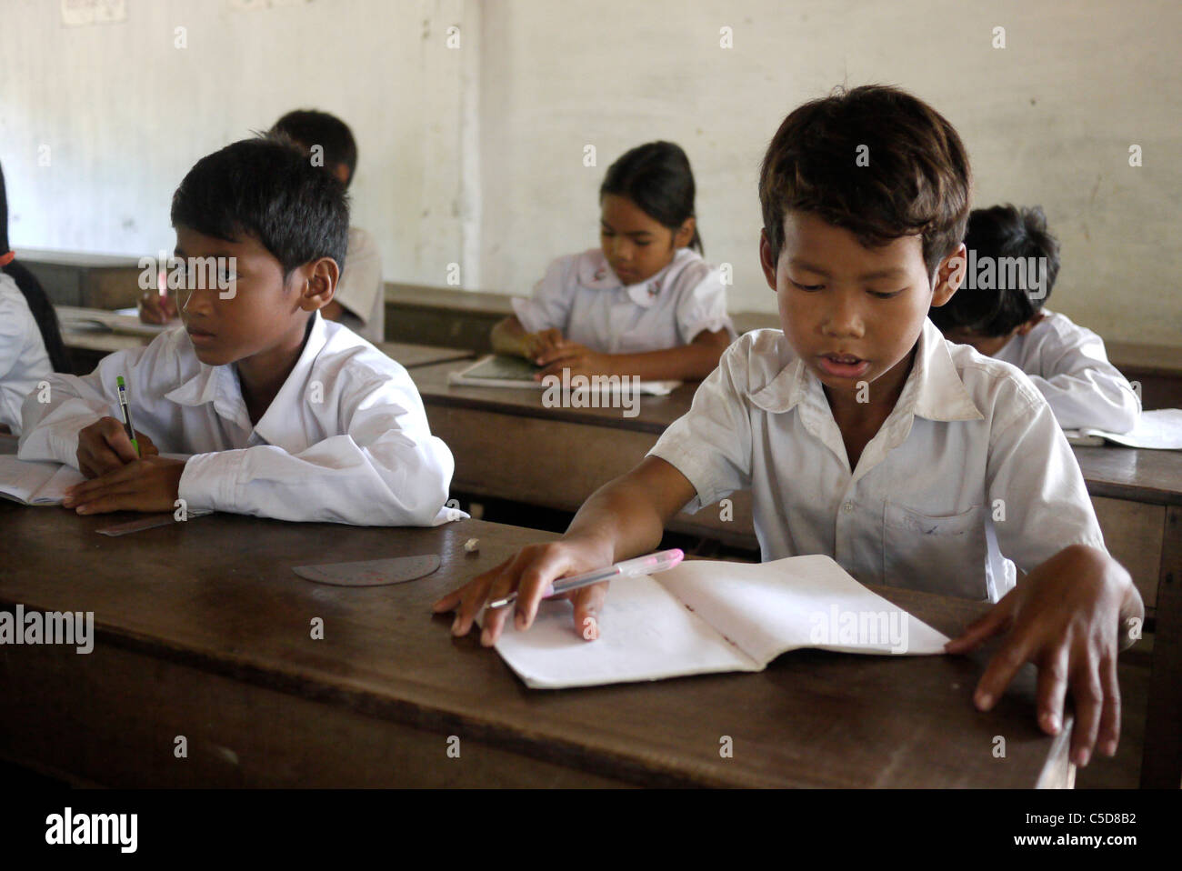 Cambodge L'école primaire du village. L'éducation inclusive pour les sourds, l'apprentissage de la langue des signes cambodgienne... Banque D'Images