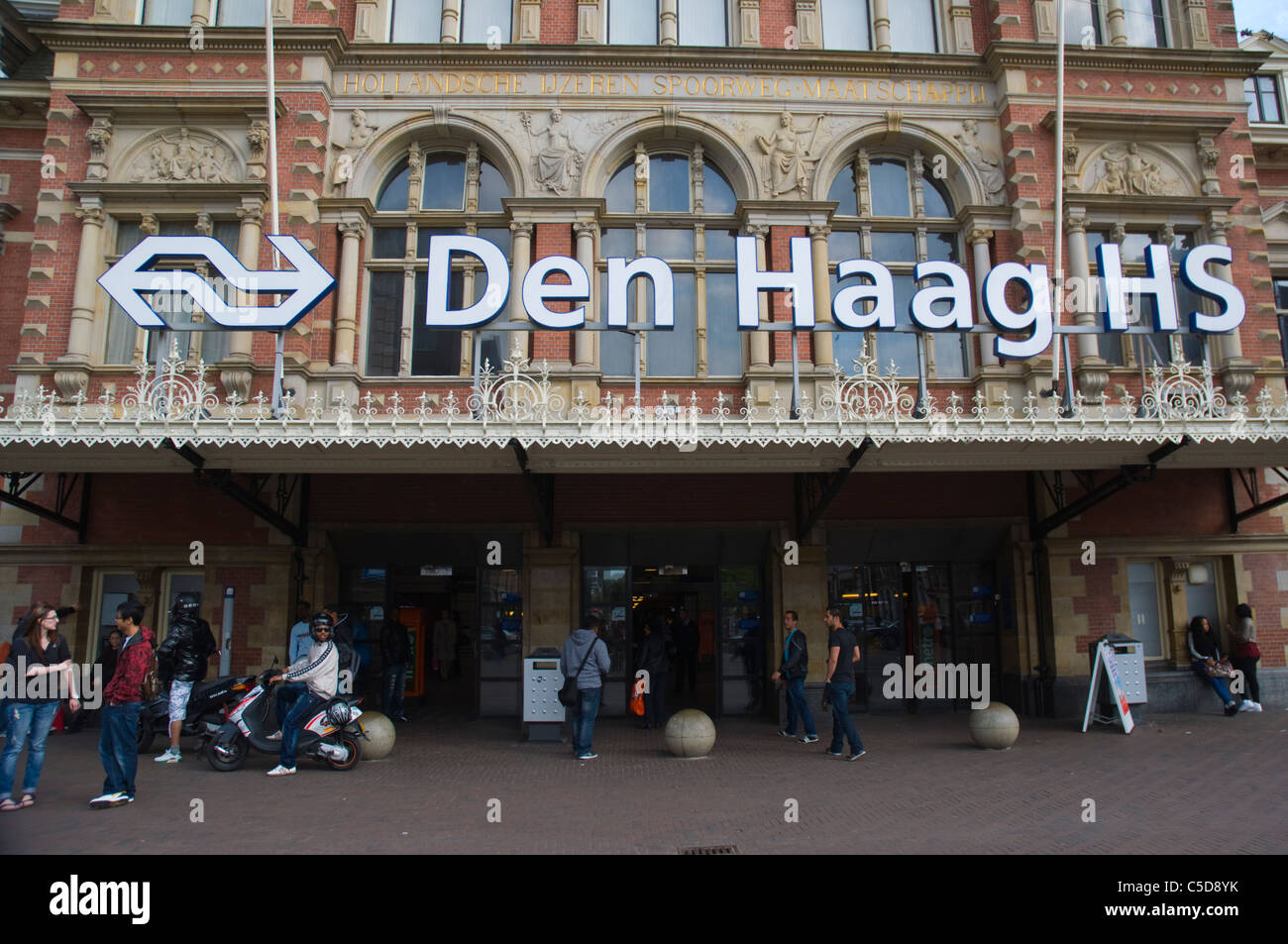 La gare Hollands Spoor HS exterior Den Haag La Haye, dans la province de la Hollande-méridionale Pays-Bas Europe Banque D'Images