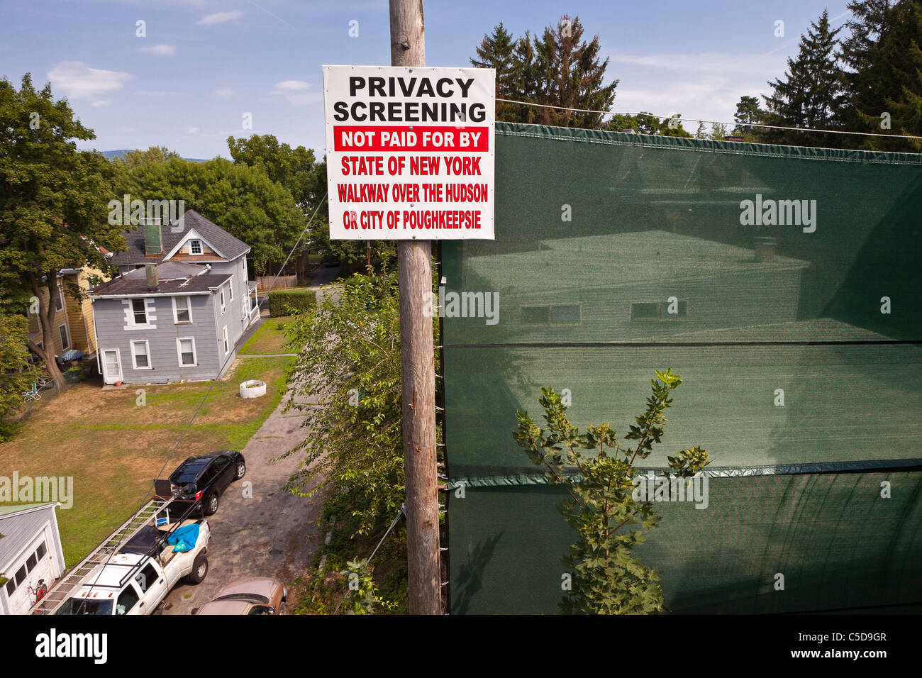POUGHKEEPSIE, NEW YORK, USA - Confidentialité dépistage et regard de piétons sur le parc d'état de Hudson. Banque D'Images