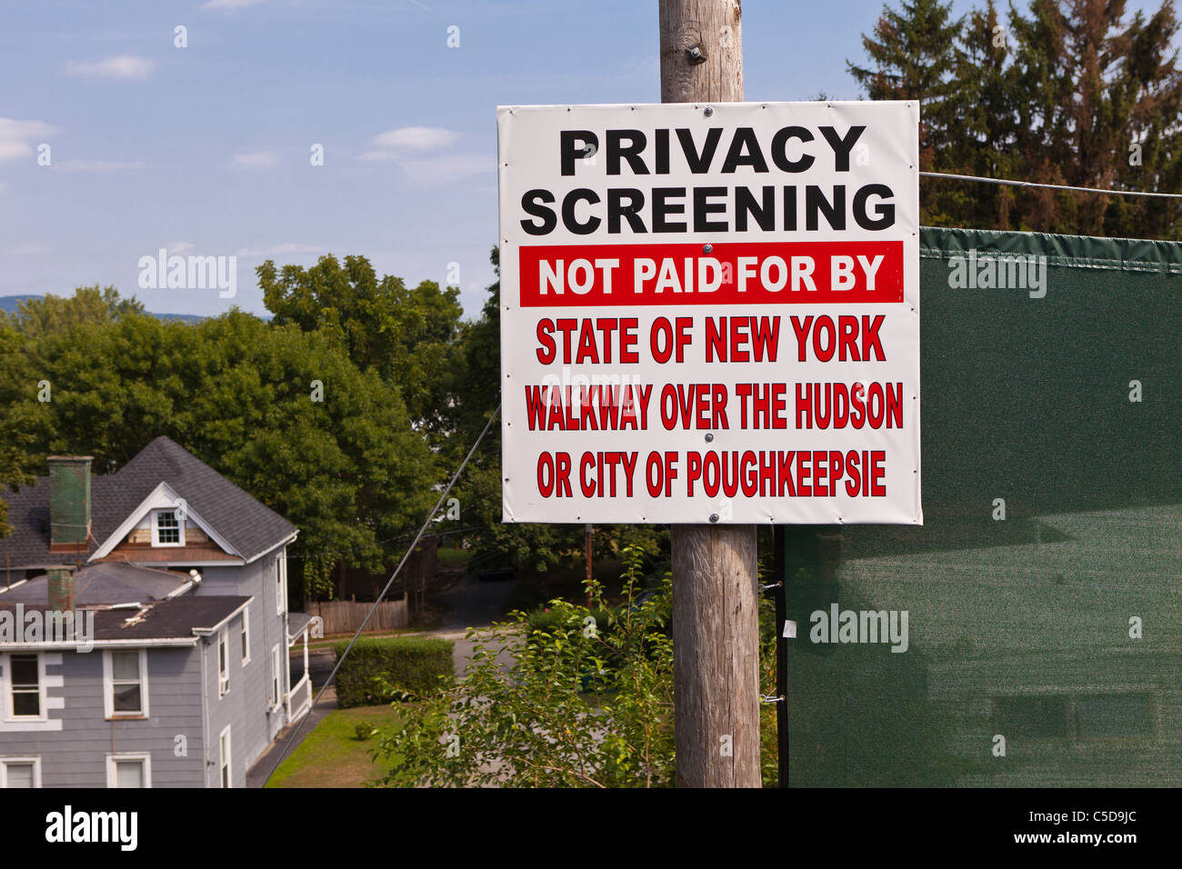 POUGHKEEPSIE, NEW YORK, USA - Confidentialité dépistage et regard de piétons sur le parc d'état de Hudson. Banque D'Images
