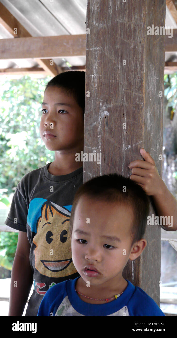 En Thaïlande, les enfants villageois Lahu. photo par Sean Sprague Banque D'Images