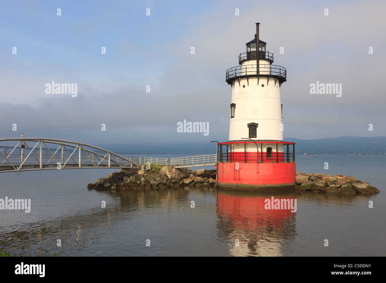 Tôt le matin, vue sur le phare de Tarrytown, sur l'Hudson, près du village de Sleepy Hollow, New York Banque D'Images