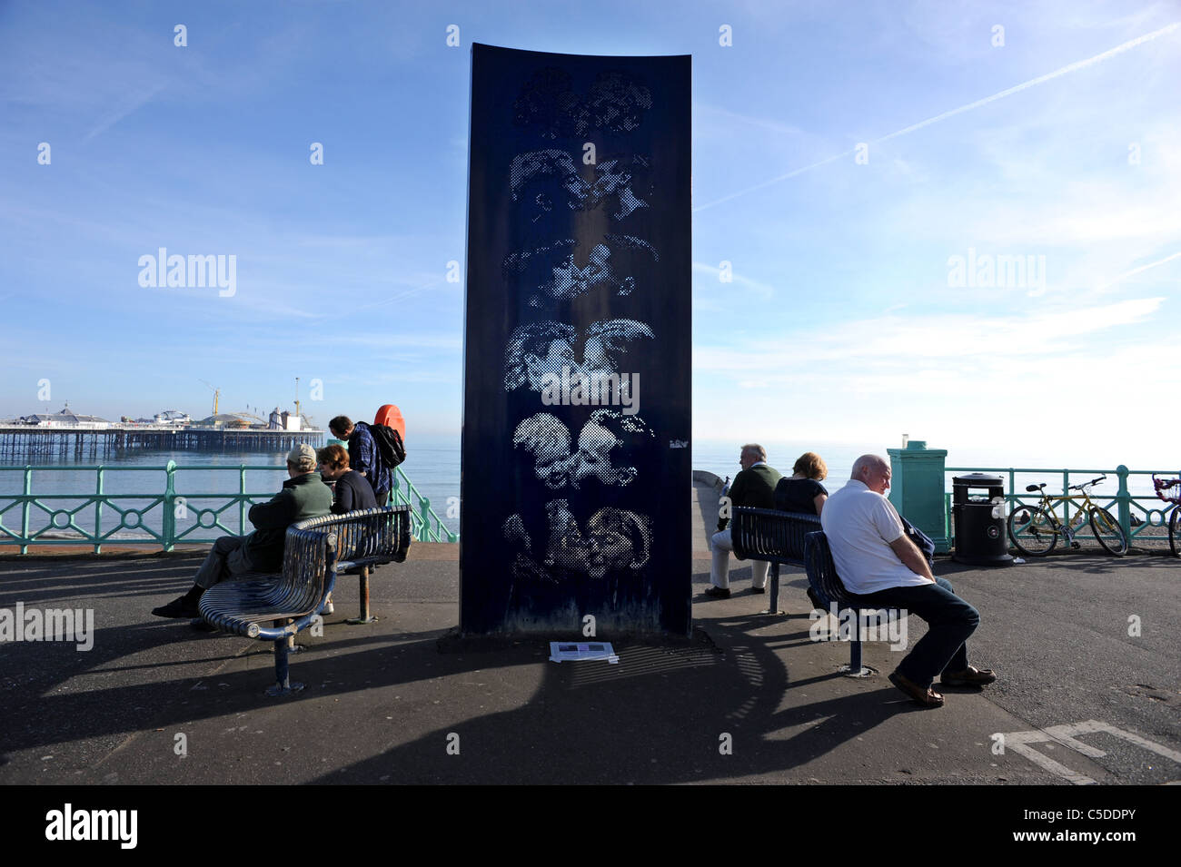 Le Kiss Wall par Bruce Williams sur la plage de Brighton Banque D'Images