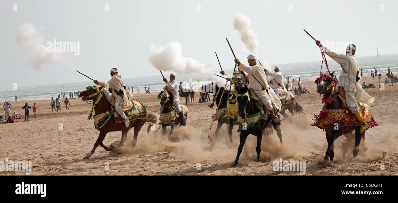 Fantaisie sur la plage à Essaouira pendant le festival de musique Gnaoua, Le Banque D'Images