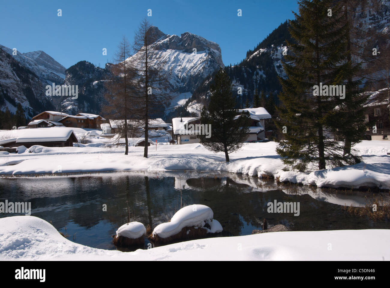 Muggenseeli à Kandersteg, hiver, Alpes Bernoises, Suisse Banque D'Images